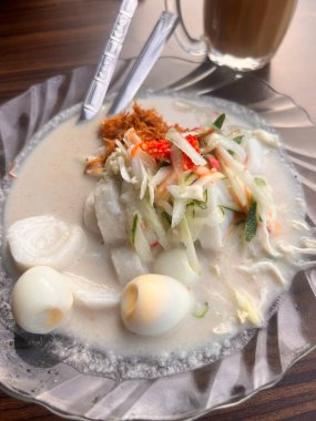 Laksam, Hindistan cevizi et suyu ve balık ile özel şehriye. Asya geleneksel mutfağı.