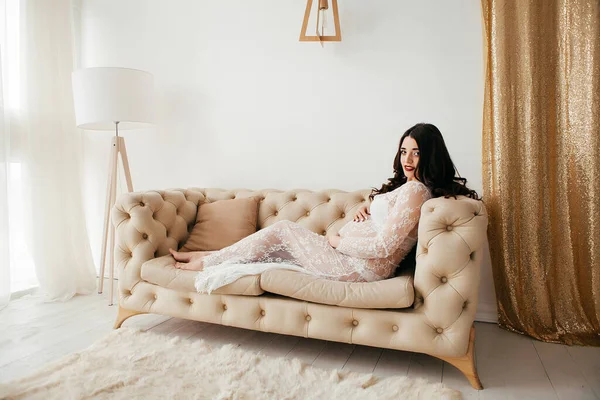 Beautiful Pregnant Girl White Dress Interior — Stock Photo, Image