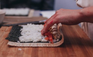 Japon dürümü yapma süreci.