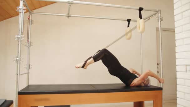 Actief Gezond Levensrevalidatieconcept Serie Pilates Oefeningen Van Oudere Vrouw Workout — Stockvideo