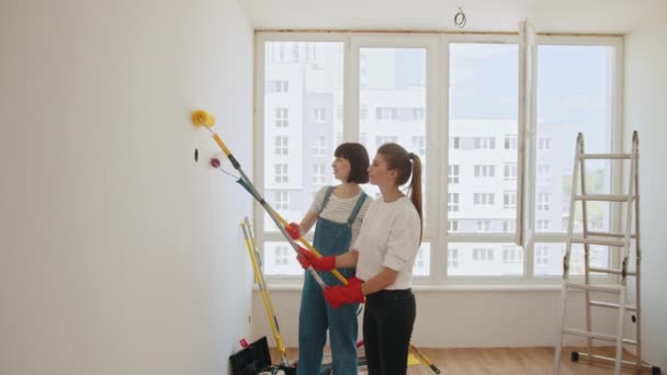 Two Attractive Girlfriends Paint Wall Roller Brush Lgbt Family Makes — Stock video