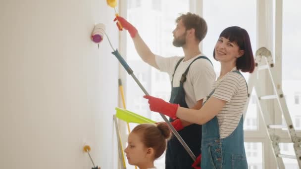 Repair Apartment Happy Family Mother Father Child Daughter Paints Wall — Vídeos de Stock