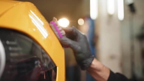 Applying Nanoceramics Cars Car Paint Protection Concepts Professional Male Auto — Vídeo de stock