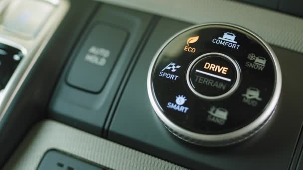 Μια Λεπτομέρεια Διακόπτη Sport Mode Στο Αυτοκίνητο Κουμπί Για Χειροκίνητη — Αρχείο Βίντεο