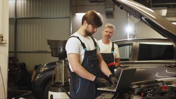 Two Serviceman Team Worker Making Car Diagnostics Laptop Workshop Man — Stock Video