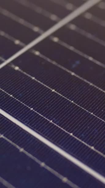 Pantalla Vertical Macro Rodaje Paneles Baterías Solares Fotovoltaicas Modernas Ecología — Vídeo de stock