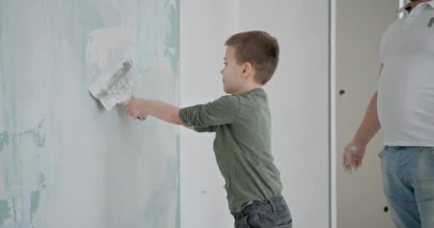 Familienbande Über Hausrenovierung Und Wandmalerei Heimwerken Aber Auch Familiäre Bindung — Stockvideo