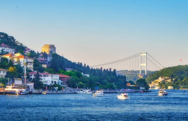 Стамбул Турция Арнавуткой Крепость Румели Хисар Берегу Босфора Возле Моста — стоковое фото