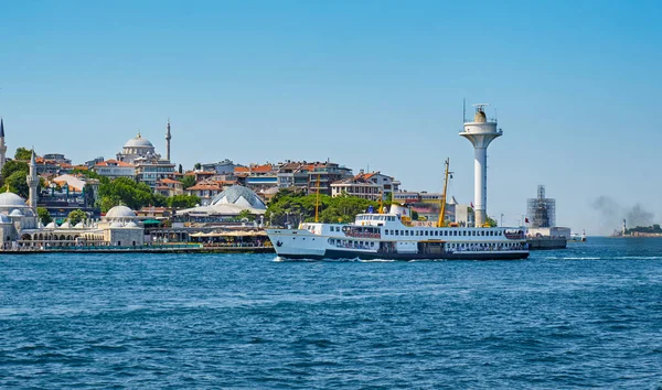 Istanbul Turecko Asijská Část Města Pohled Bosporu Nábřeží Uskudar Loď — Stock fotografie