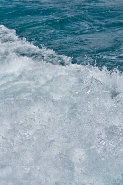 İstanbul 'daki Boğaz' da dalgalar ve köpük yakın plan