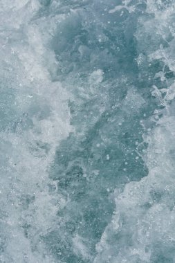 İstanbul 'daki Boğaz' da dalgalar ve köpük yakın plan