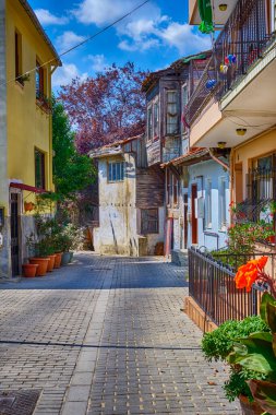 İstanbul 'un Asya kesimindeki Boğaz' da Anadolu İskelesi Kavagi. Eski evleri olan sokaklar