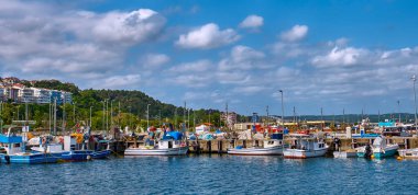 Türkiye 'nin Sile kentinde Karadeniz kıyısında tekneli iskele