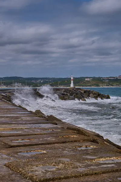 Türkiye 'nin Sile kentinde meydana gelen fırtına sırasında Karadeniz kıyısındaki deniz feneri