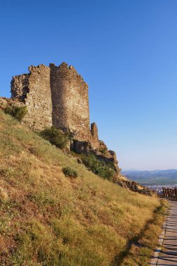 Bergama, Türkiye, Akropolis - Antik Pergama şehrinin Antik Kompleksi, yüksek bir tepenin üzerinde, harabe ve şehir manzarası