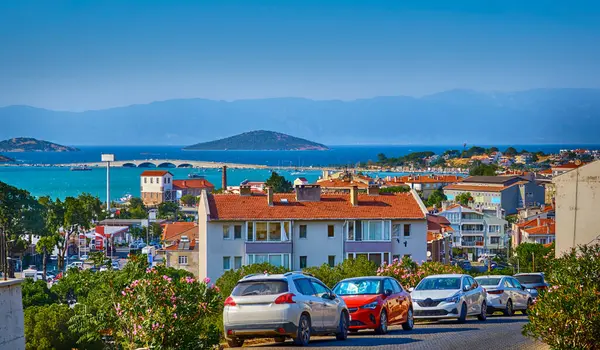 Ayvalik, Türkiye. Ege Denizi, Eski Köprü ve Şehir Manzarası