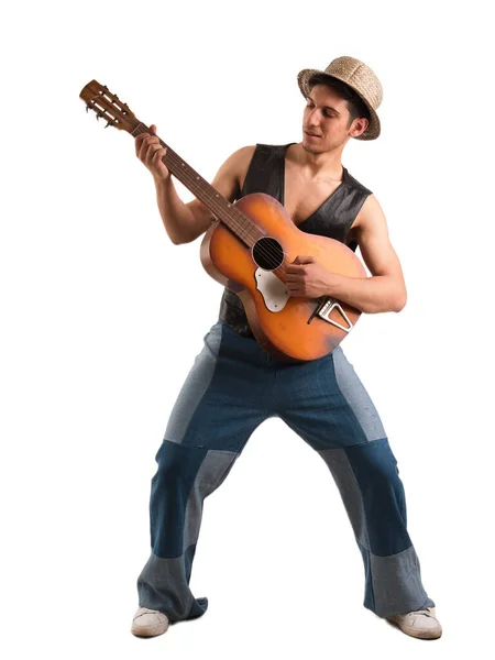 Joven Hombre Atractivo Con Guitarra Acústica Tocando Estudio Aislado Filmado —  Fotos de Stock