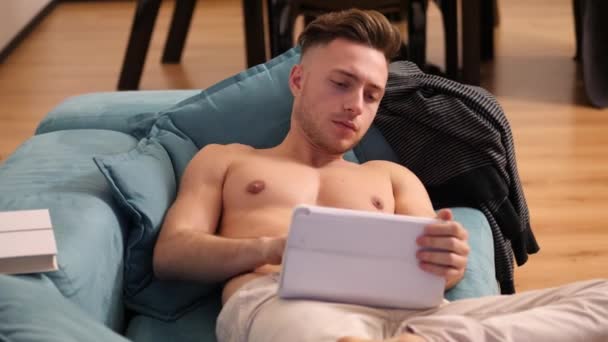 Shirtless Young Athletic Man Video Chatting Tablet Smiling Camera While — Stockvideo