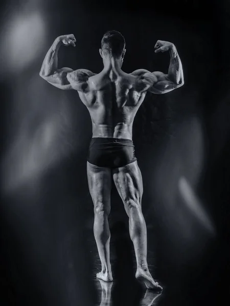 Handsome Young Bodybuilder Doing Classic Double Biceps Pose Looking Away — Foto de Stock