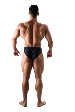 Yakışıklı, üstsüz vücut geliştiren adam, stüdyo çekimlerinde, beyaz üzerinde izole edilmiş.