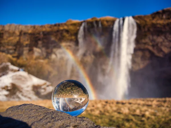Сельяленфелд Величественный Мощный Водопад Исландии Солнечный Весенний День Радугой — стоковое фото