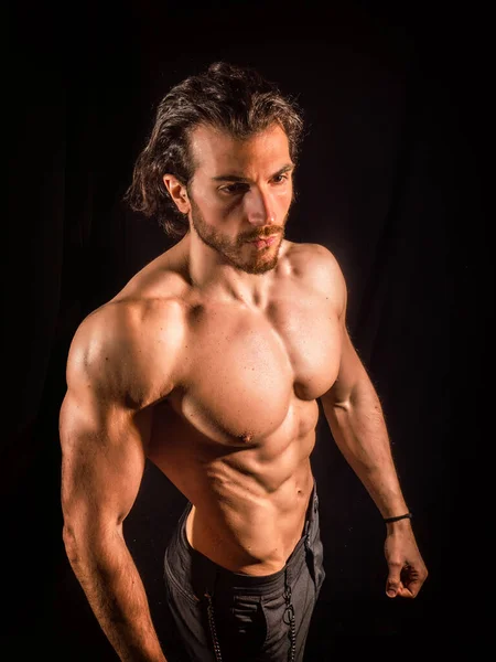 Självsäker Attraktiv Tröjlös Muskulös Ung Man Med Sönderrivna Magmuskler Och — Stockfoto