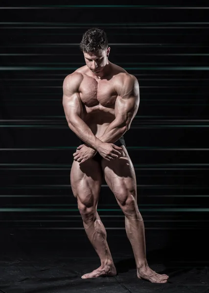Bonito Homem Musculoso Sem Camisa Fazendo Postura Musculação Clássica Fundo — Fotografia de Stock