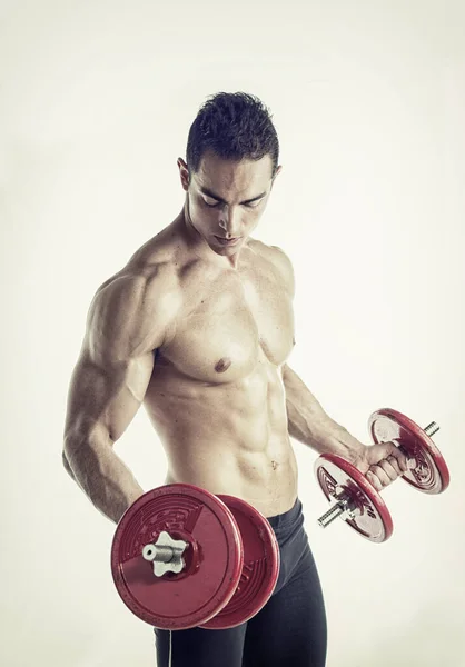 Musclé Sexy Torse Jeune Homme Exerçant Biceps Avec Haltères Sur — Photo