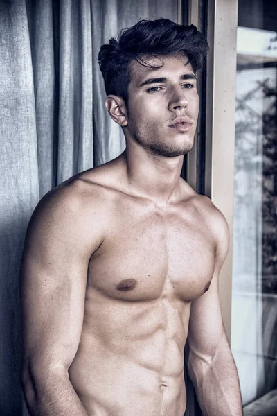 Sexy Handsome Young Man Standing Shirtless Next Window Curtains — Stock Photo, Image