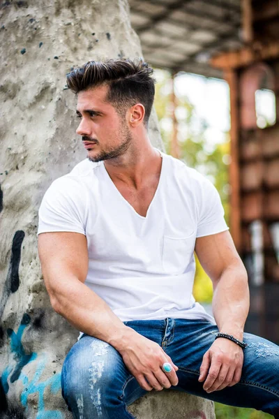 Handsome Fit Man White Shirt Outdoor City Setting Looking Camera — Fotografia de Stock