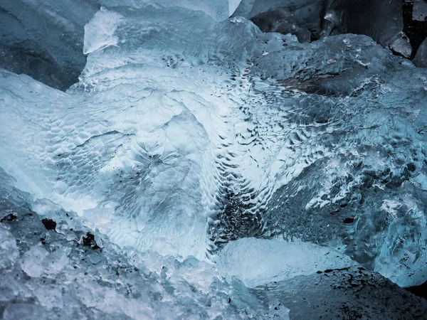 Studená Mořská Voda Stříkající Poblíž Ledového Pobřeží Krásném Zimním Večeru — Stock fotografie