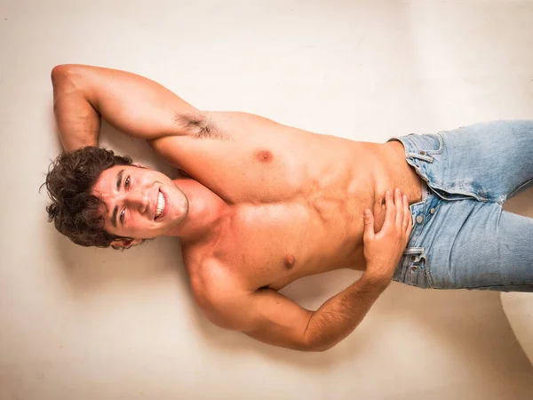 Handsome Young Bodybuilder Laying Floor Looking Camera Smile — Stock Photo, Image