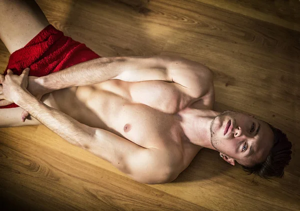 Handsome Totally Naked Muscular Young Man Laying Hardwood Floor Home — Stock Photo, Image