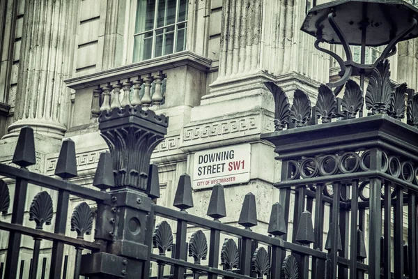 Černý Železný Plot Před Downing Street Rezidencí Premiéra Spojeného Království Stock Snímky