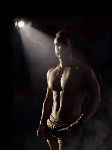 Shirtless Muscular Man Standing Front Spotlight Photo Shirtless Man Standing — Stock Photo, Image