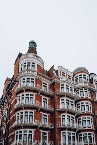 Condominio Tradizionale Mattoni Rossi Con Finestre Bianche Kensington Chelsea Londra — Foto Stock