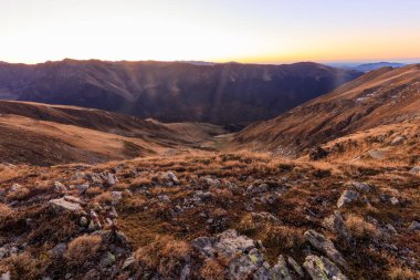 Romanya 'nın Fagaras Dağları' ndaki dağ manzarası