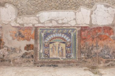 İtalya 'nın Herculaneum şehrinde Neptün ve Salacia duvar mozaiği. Herculaneum, Mt. Vezüv ve UNESCO 'nun dünya mirası.