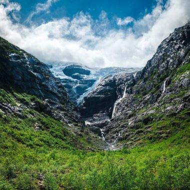 Norveç 'teki Jostedalsbreen Ulusal Parkı' ndaki Kjenndalsbreen buzulu