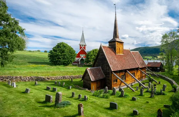 Norveç 'te Romsdal Fjord' daki Rodven Stave Kilisesi