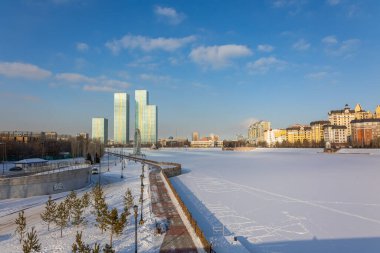 Güneşli kış gününde modern konut binaları, Nur-Sultan, Astana, Kazakistan. Yüksek kalite fotoğraf