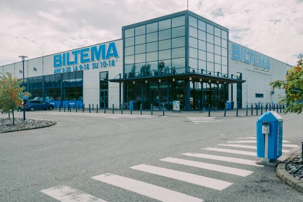 stock image Helsinki, Finland - August 22, 2022: BILTEMA store. Blue sign above main entrance to building. Car parking in front exterior facade of store
