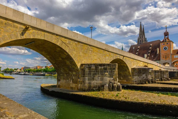 Regensburg Německo Července 2023 Panoramatický Pohled Historický Kamenný Most Mostní — Stock fotografie