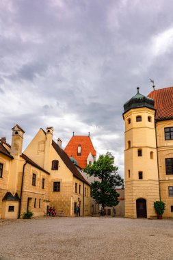 Landshut, Almanya - 24 Temmuz 2023: Ortaçağ Trausnitz kalesinin panoramik manzarası, Landshut, Bavyera, Almanya