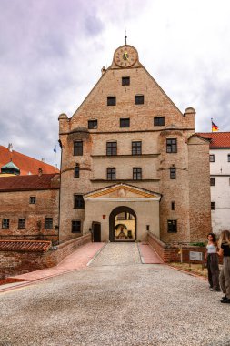 Landshut, Almanya - 24 Temmuz 2023: Ortaçağ Trausnitz kalesinin panoramik manzarası, Landshut, Bavyera, Almanya