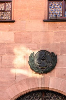 Nuremberg, Almanya - 30 Temmuz 2023: Tirgertnertor Meydanı 'ndaki Albrecht Durers House manzarası. Ortaçağ binaları, Nuremberg, Bavyera, Almanya cepheli eski şehir mimarisi.