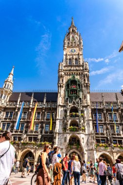 Münih, Almanya - 22 Temmuz 2023: Münih, Bavyera, Almanya 'daki Marien Meydanı' nın panoramik manzarası