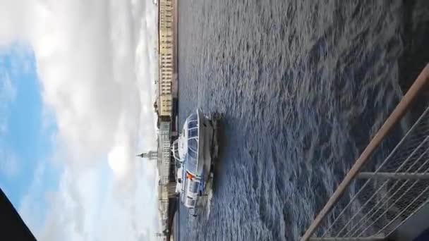 Санкт Петербург Россия Августа 2023 Года Лодка Подводных Крыльях Пришвартовалась — стоковое видео