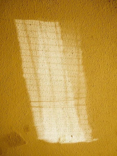 Heldere Geometrische Lichtvlek Een Gele Muur — Stockfoto