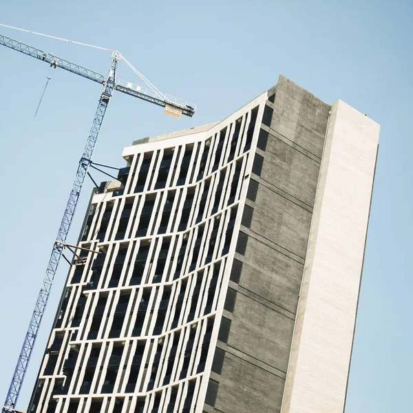 Modern Çok Katlı Konut Binası Kaldırma Vinci Nşaat Yapılıyor — Stok fotoğraf